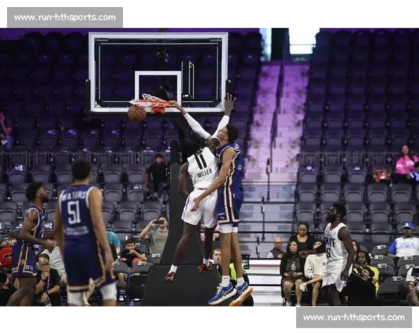 文班亚马跨界封神！C 罗式电梯球破门，篮球足球双天赋引爆体坛