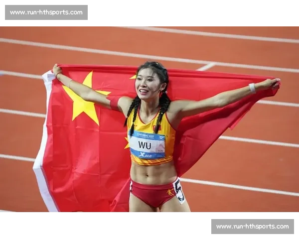 吴艳妮:赛场狂飙破纪录,场外甜飒展豹系魅力