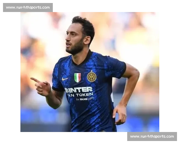 恰尔汗奥卢亲赴国米谈判！加拉塔萨雷求购中场核心，转会费分歧达 2500 万