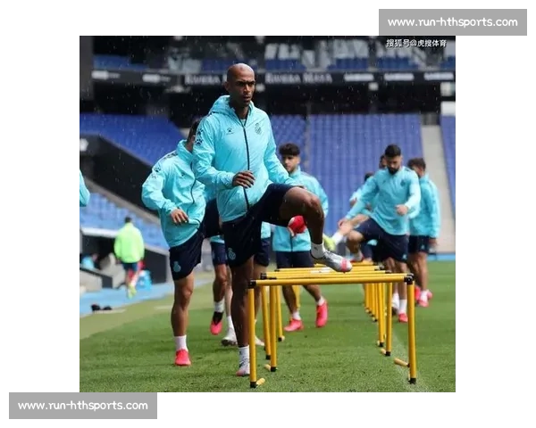 瓦伦西亚正式向莫斯克拉提交续约报价，力保后防核心留队